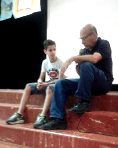 Salvatore Brosellino con uno studente della Don Milani