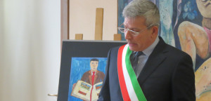Il sindaco Curzio Rusnati mentre legge il suo scritto fuori concorso